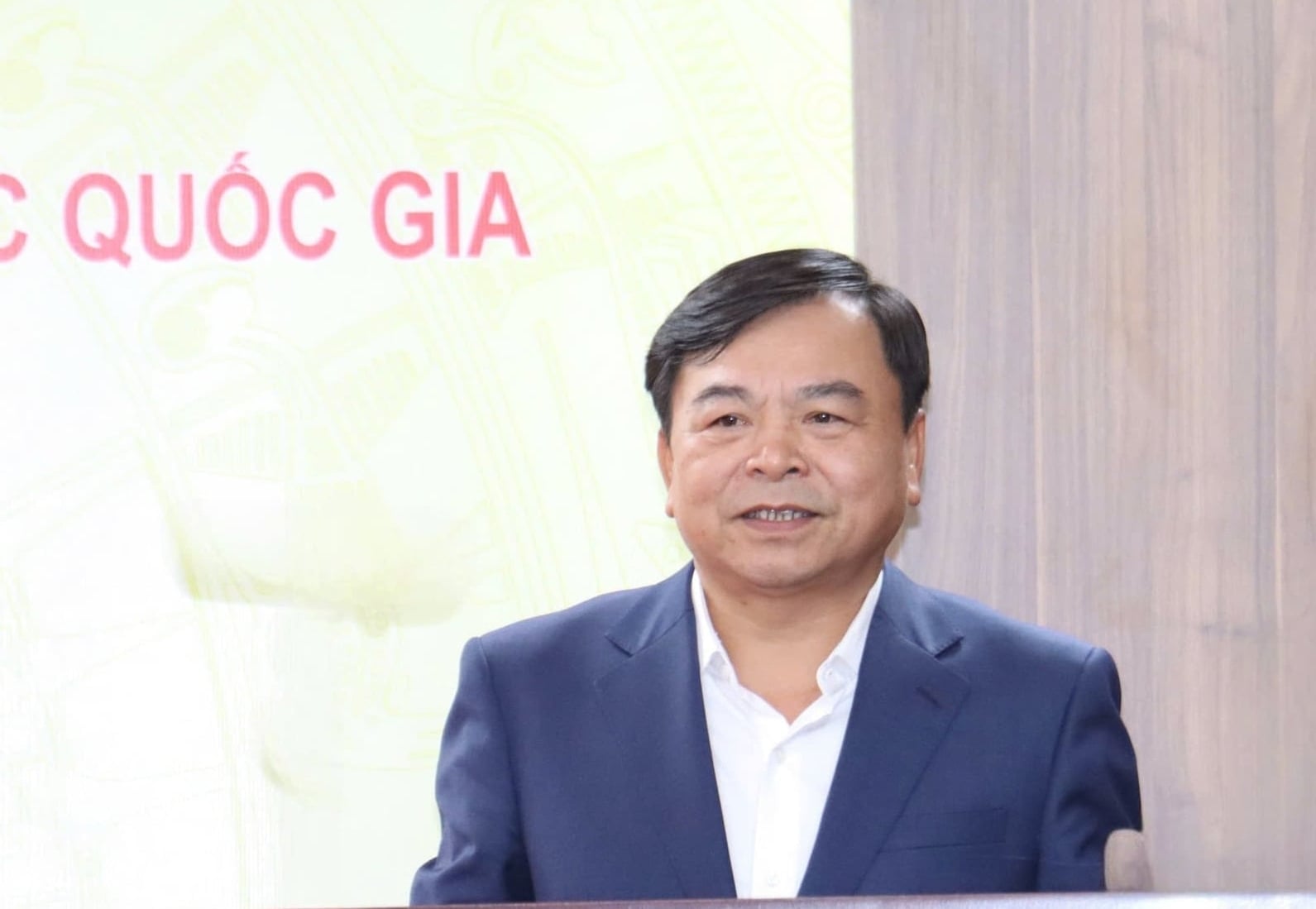 Thứ trưởng Nguyễn Hoàng Hiệp chúc mừng Trung tâm Quy hoạch và Điều tra tài nguyên nước quốc gia với vị thế mới, tầm vóc mới và bộ máy tổ chức mới. Ảnh: Nguyễn Thủy.