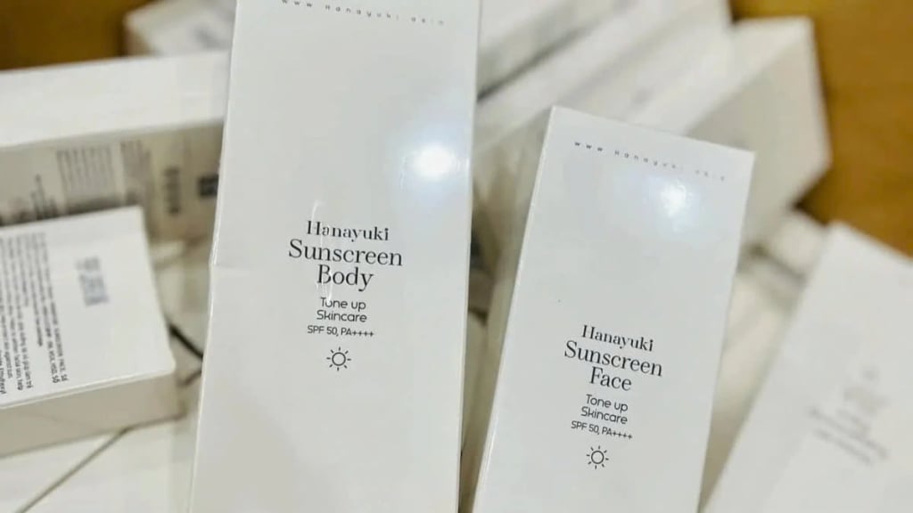 ハナユキ日焼け止め製品は、ドアン・ディ・バン氏の夫が所有する会社によって販売されている - 写真：TTO