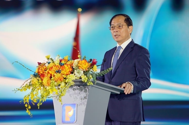 Phó Thủ tướng Bùi Thanh Sơn nhấn mạnh Petrolimex cần tiếp tục giữ vững vai trò chủ lực, then chốt, tiên phong dẫn dắt trong lĩnh vực xăng dầu. Ảnh: VGP/Hải Minh.