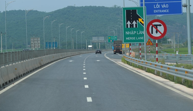Khẩn trương khắc phục hằn lún mặt đường cao tốc Cầu Giẽ - Ninh Bình- Ảnh 1.