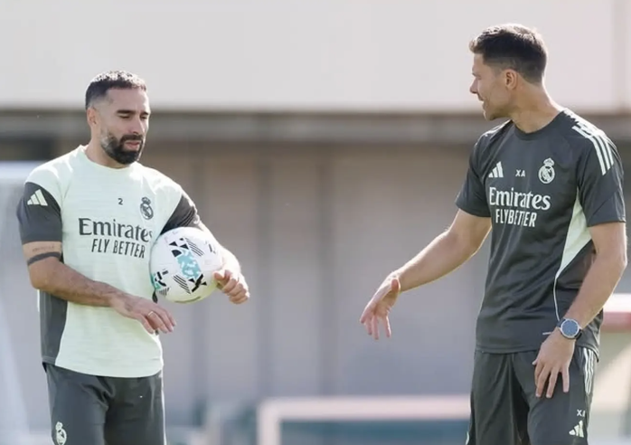 シャビ アロンソ Xabier Alonso スペイン レアルマドリッド レアル・マドリードは、エル・クラシコでの屈辱的な敗北の後、シャビ