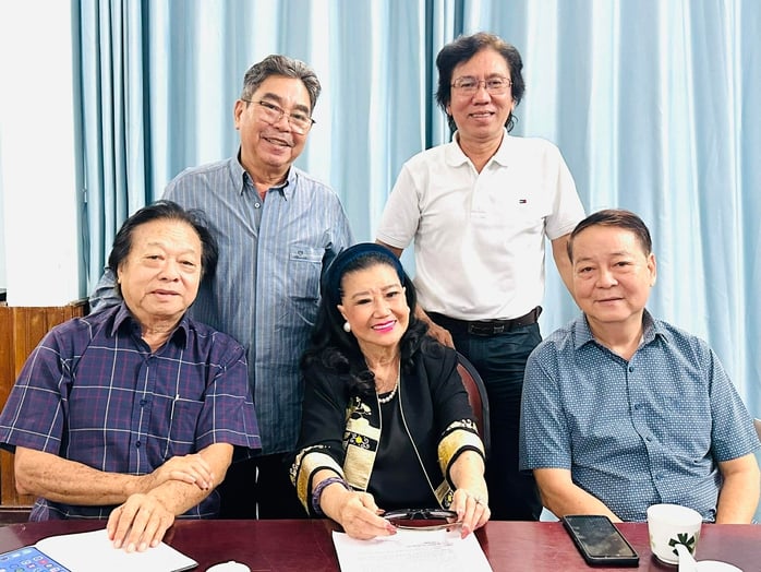 Kỳ nữ Kim Cương tái diễn "Lá sầu riêng" tại tọa đàm về sân khấu kịch miền Nam - Ảnh 2.