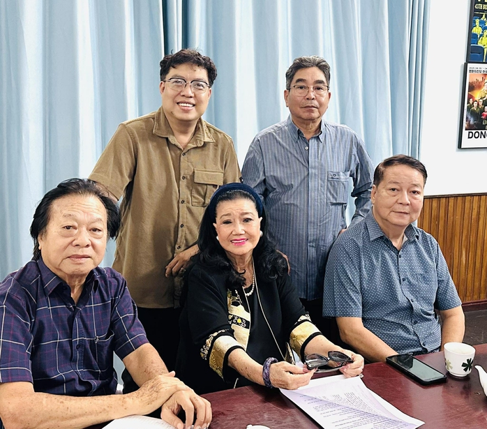 Kỳ nữ Kim Cương tái diễn "Lá sầu riêng" tại tọa đàm về sân khấu kịch miền Nam - Ảnh 3.