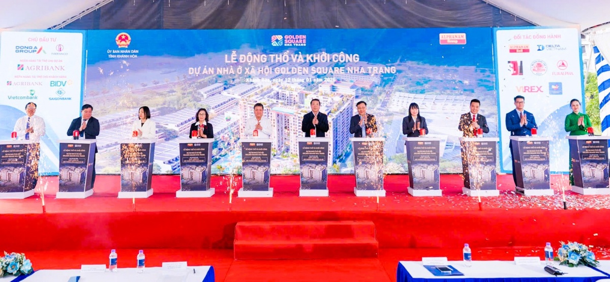 Cerimonia di posa della prima pietra e inizio dei lavori per il progetto di edilizia sociale Golden Square Nha Trang. Lễ động thổ và khởi công Dự án Nhà ở xã hội Golden Square Nha Trang.