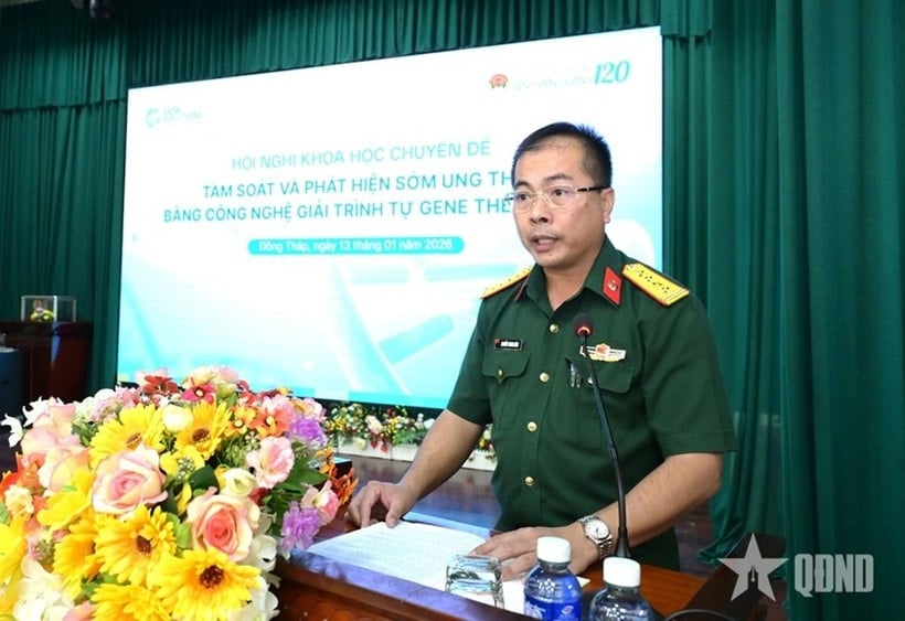 Il colonnello Nguyen Trung Kien, medico specialista di seconda classe e direttore dell'Ospedale militare n. 120 del Dipartimento di logistica e tecnico della Regione militare n. 9, ha presieduto la conferenza. (Fonte: Quotidiano dell'Esercito Popolare)