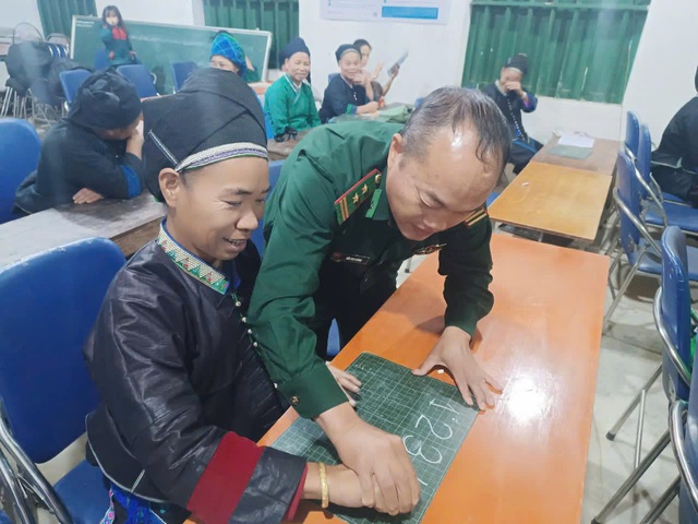 La storia della Chuyện 'gieo chữ' nơi phên giậu Tổ quốc- Ảnh 1.