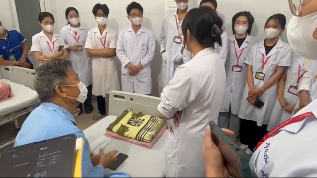 Putting Resolution 72 into practice: Clinical practice is the 'backbone' of medical training - Photo 2. Đưa Nghị quyết 72 vào cuộc sống: Thực hành lâm sàng là 'xương sống' của đào tạo y khoa- Ảnh 2.