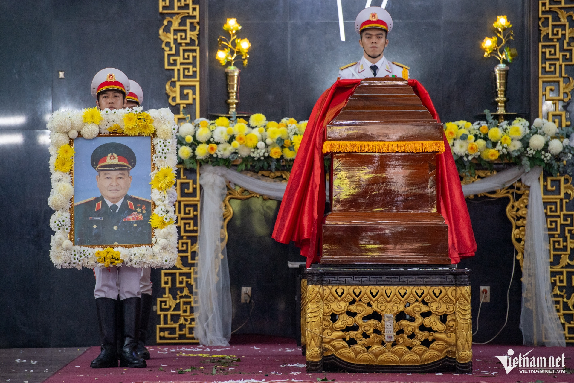 W-Funerali del generale Le Van Dung Tuan Hung 14.jpg