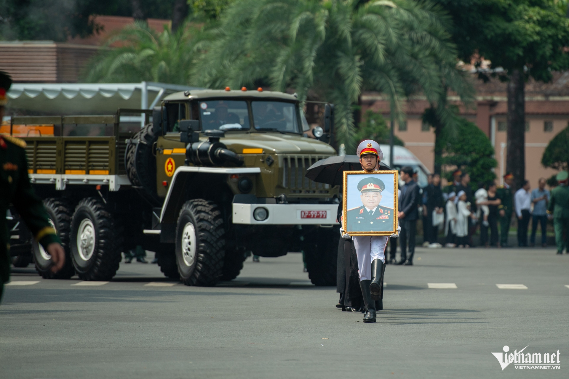 W-Funerali del generale Le Van Dung Tuan Hung 28.jpg
