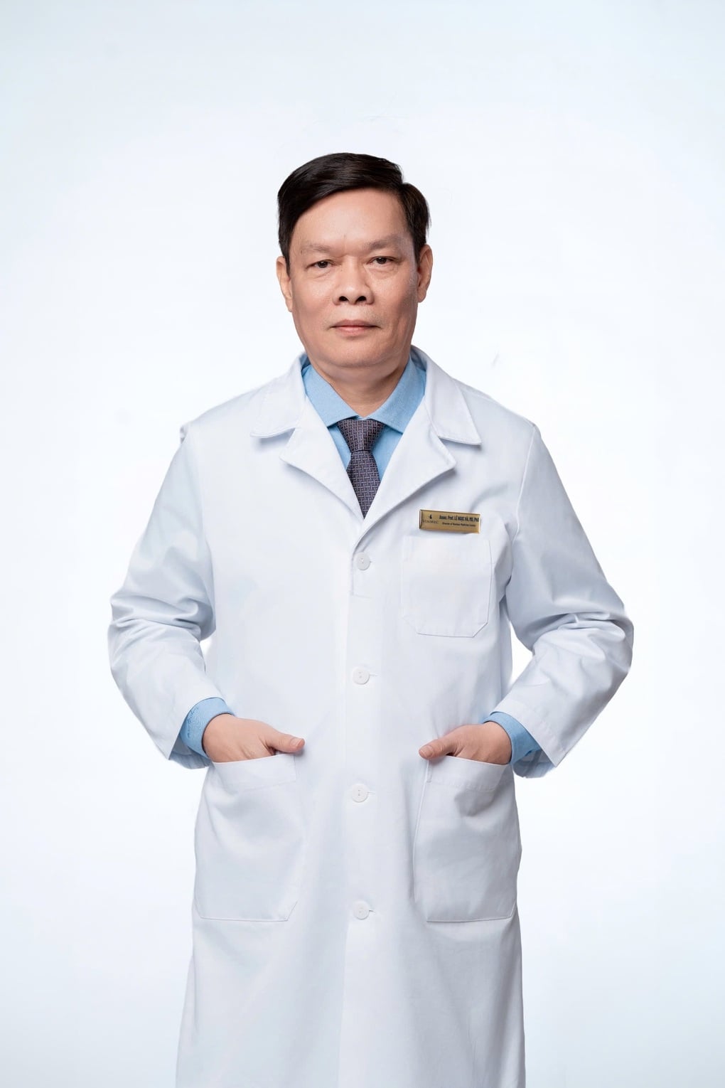 The professional story of a doctor who has spent 40 years accompanying ...