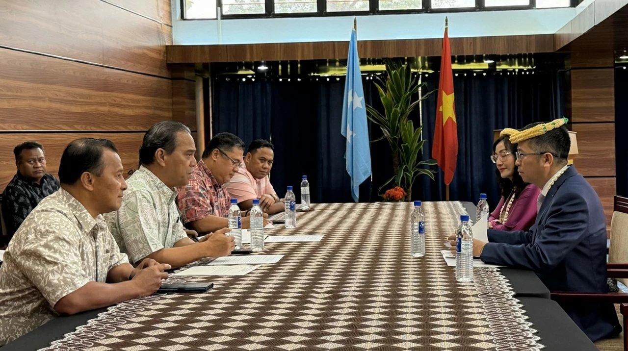 Đại sứ Phạm Thanh Bình trình Quốc thư lên Tổng thống Liên bang Micronesia