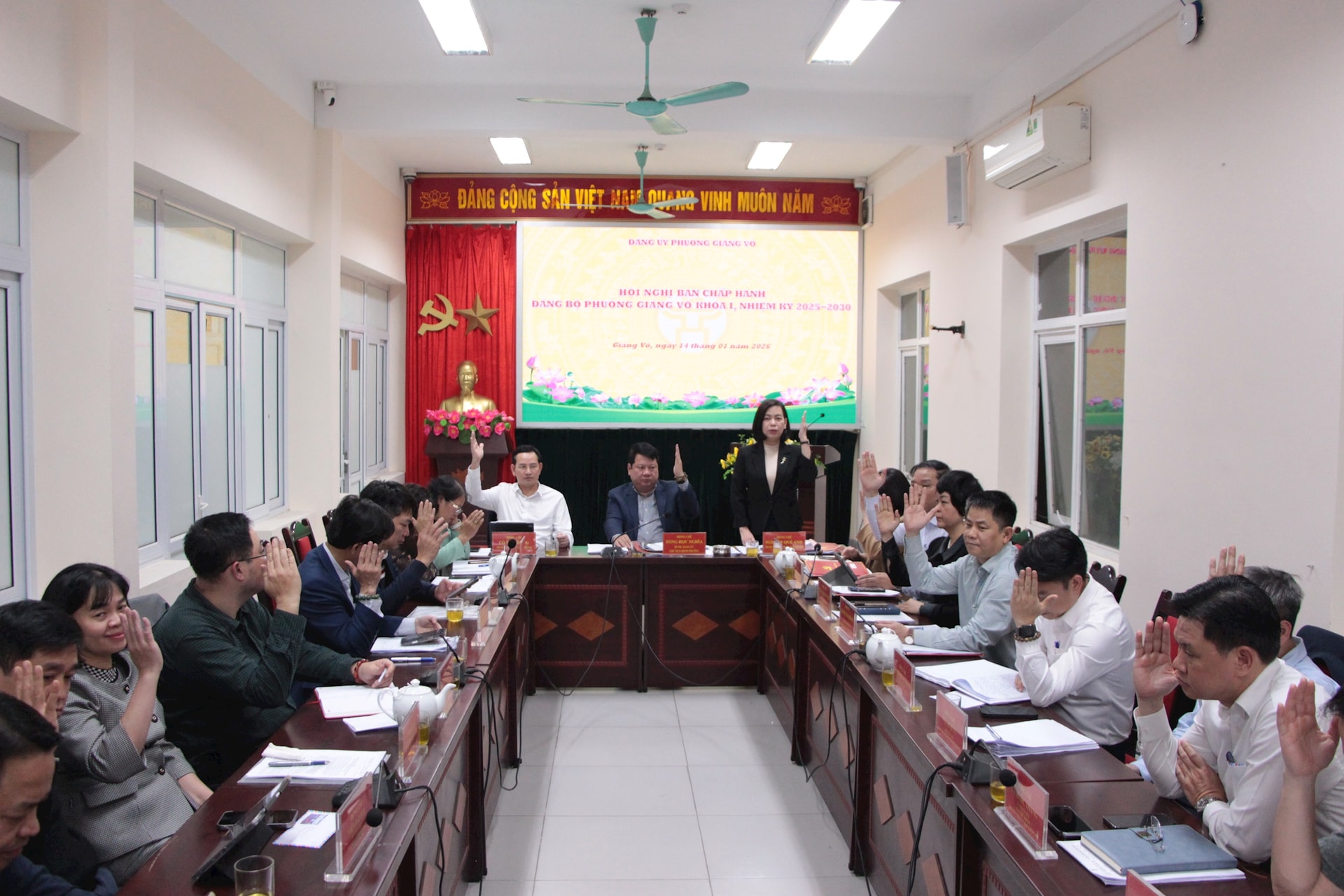Đảng bộ phường Giảng Võ xem xét 7 chương trình công tác toàn khóa- Ảnh 1.