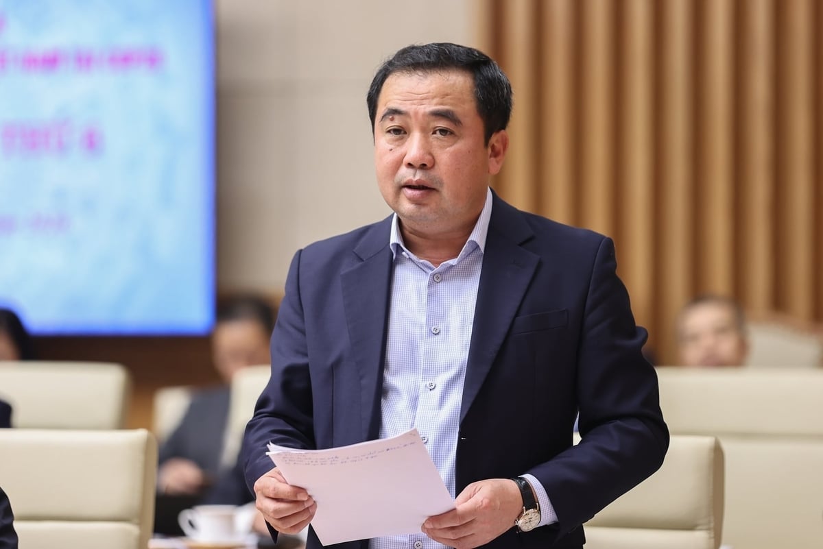 Bộ trưởng Bộ Nông nghiệp và Môi trường Trần Đức Thắng báo cáo tình hình thực hiên cam kết của Việt Nam về biến đổi khí hậu. Ảnh: VGP/Nhật Bắc.