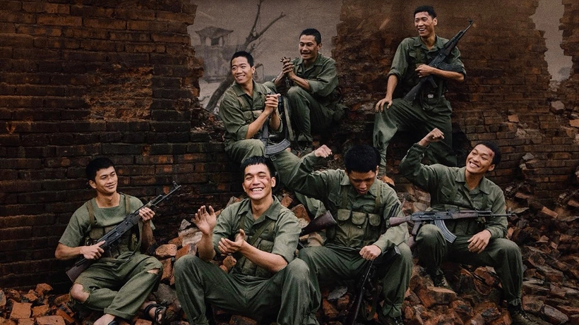 Le long métrage « Pluie rouge » a été réalisé par l'artiste émérite Dang Thai Huyen et produit par le Studio de cinéma de l'Armée populaire (Association du cinéma vietnamien). (Photo : Producteur)