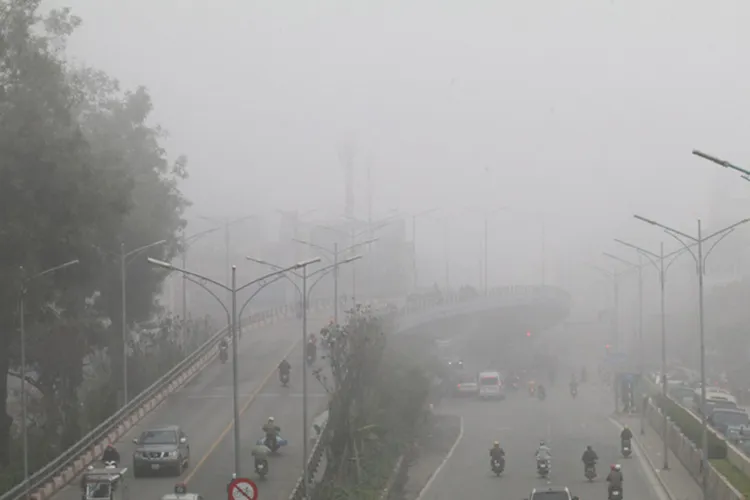 Muchas zonas del norte y centro-norte de Vietnam están experimentando niebla.