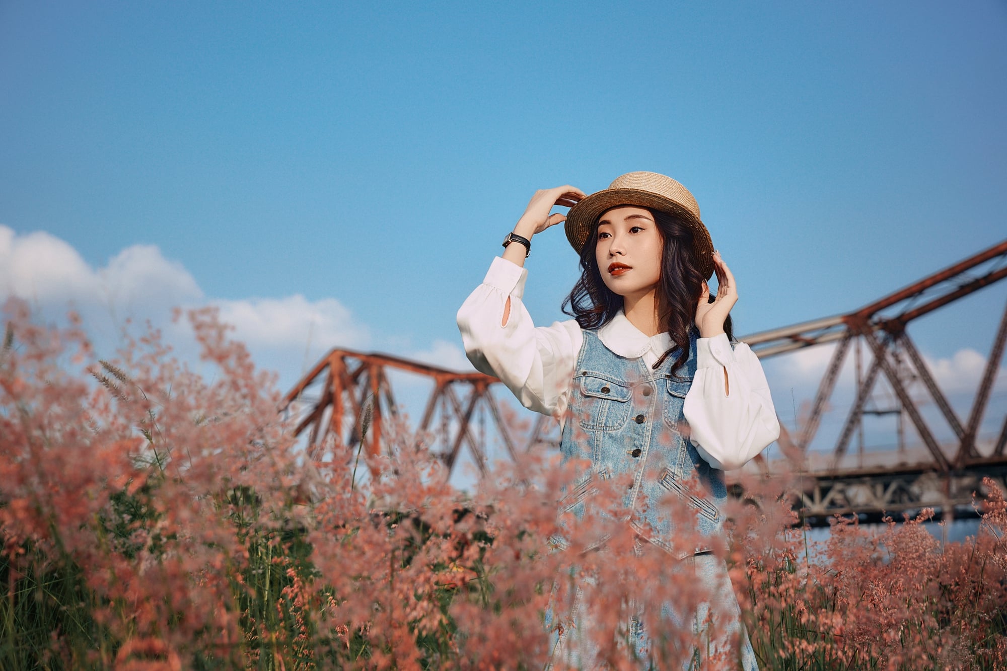 Nhà thiết kế livestream bán hàng thời trang- Ảnh 2.