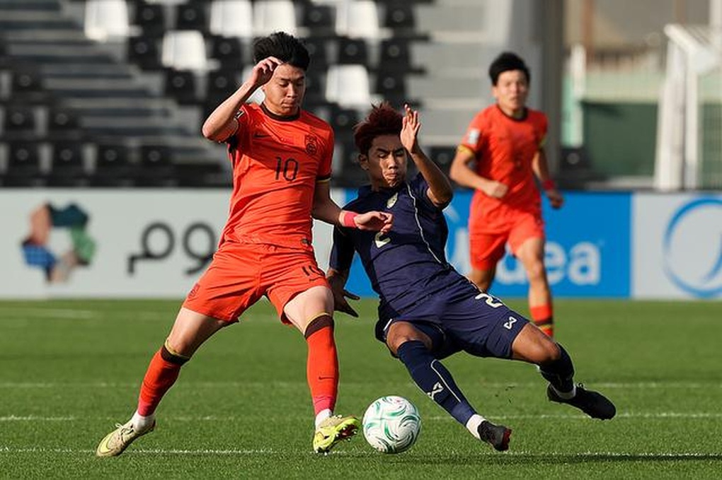 Chinese fans unexpectedly criticized their own team, mentioning the name of  the Vietnamese U23 team.