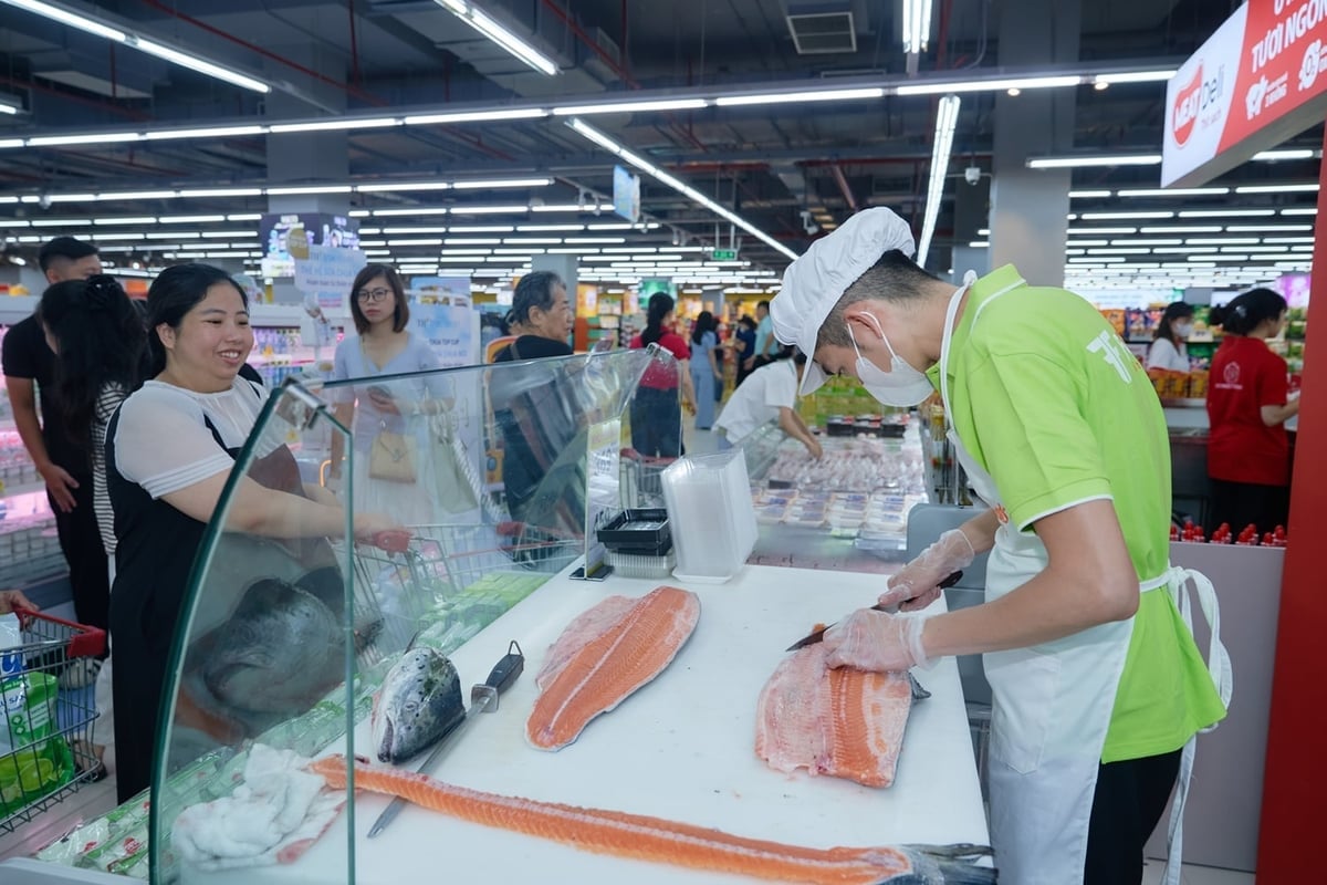 Cá hồi tươi ngon tại siêu thị WinMart. Ảnh: Masan.