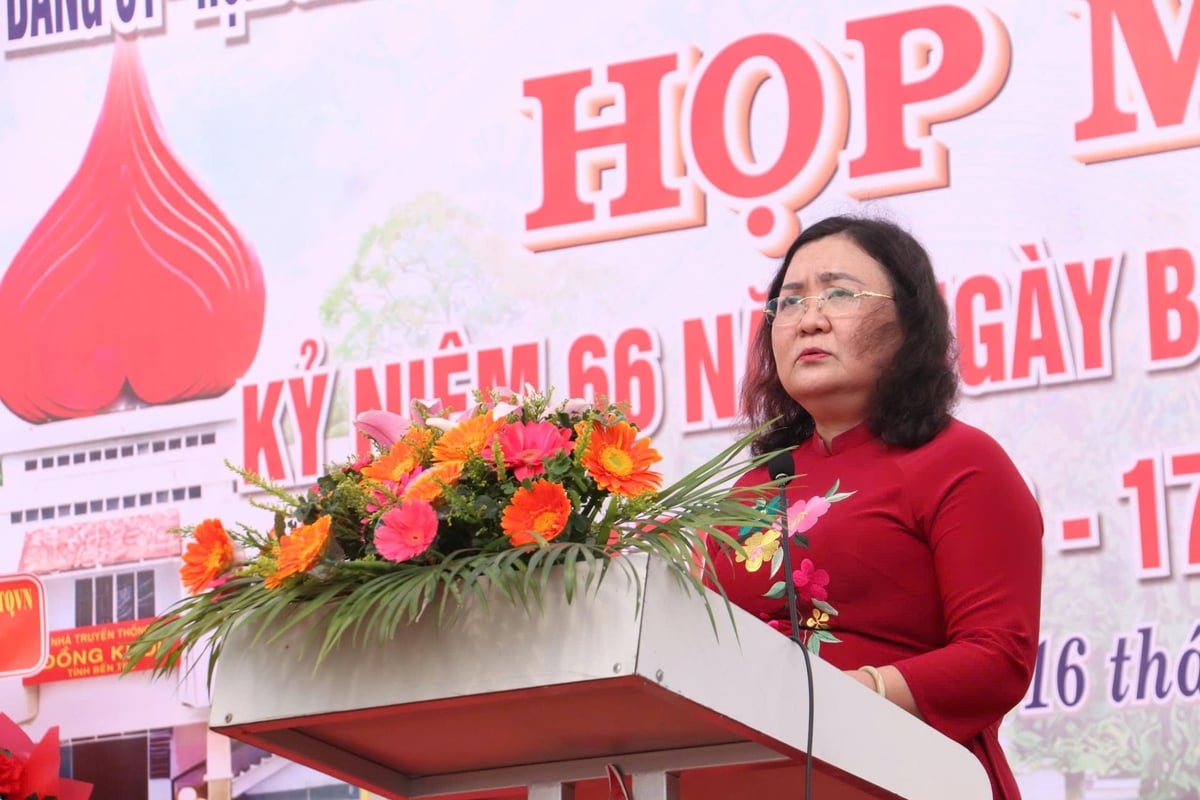 Bà Hồ Thị Hoàng Yến, Phó Bí thư Thường trực Tỉnh ủy Vĩnh Long phát biểu tại buổi họp mặt. Ảnh: Hoàng Trung.