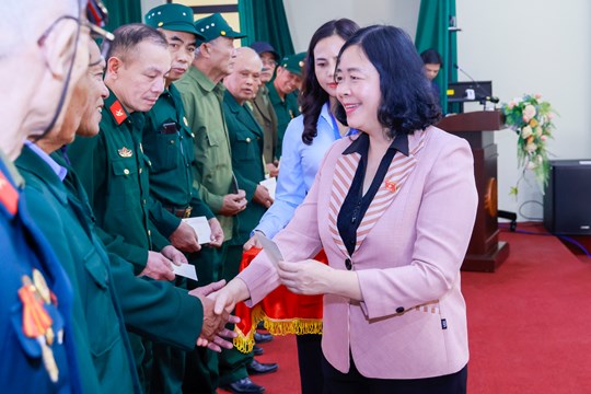 Phát huy quyền làm chủ của Nhân dân trong tham gia xây dựng và hoàn thiện thể chế, tăng cường khối đại đoàn kết toàn dân tộc; phương hướng, giải pháp trong nhiệm kỳ Đại hội XIV của Đảng- Ảnh 4.