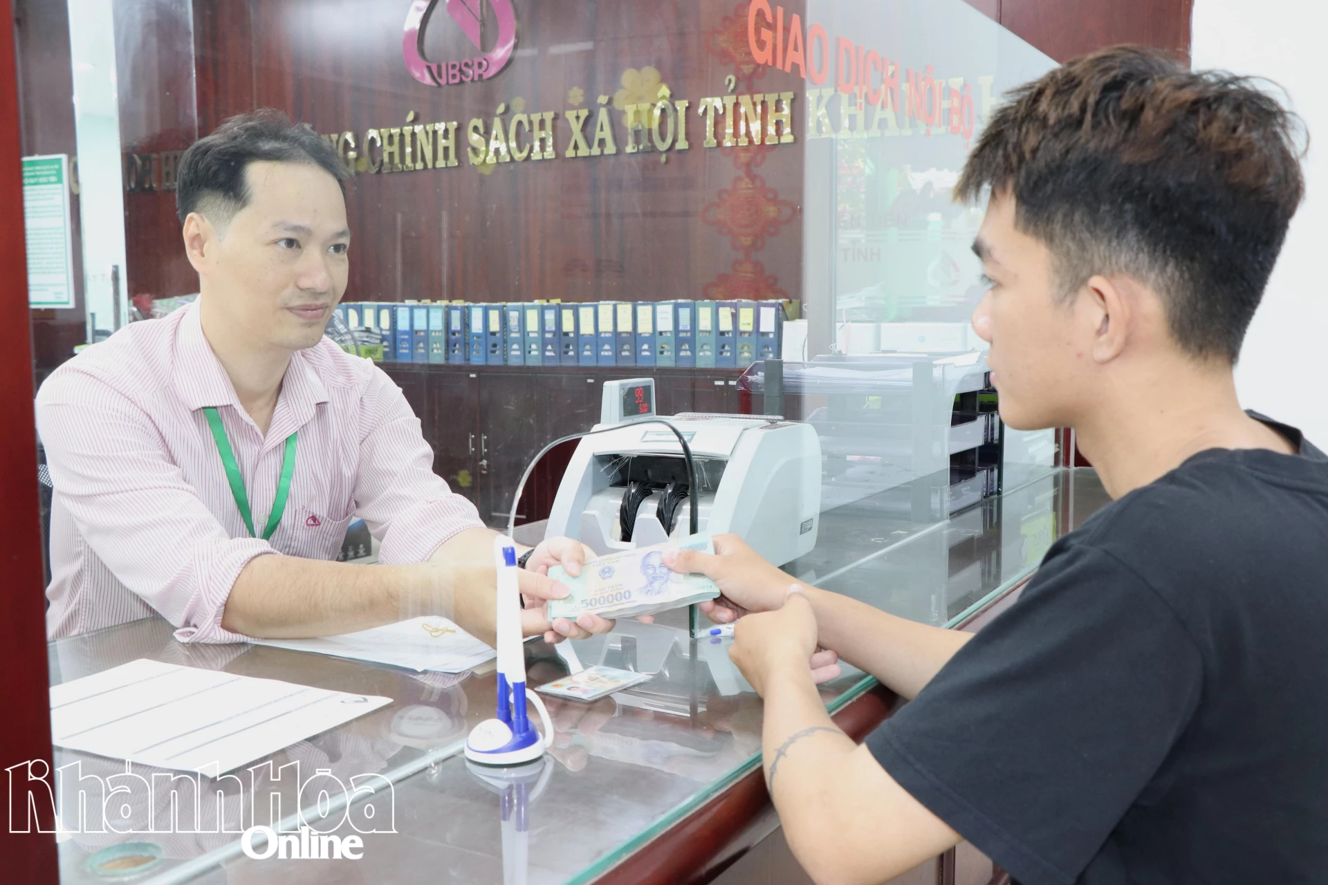 Politikai hitelalapok kifizetése Bac Nha Trang kerület lakosainak.