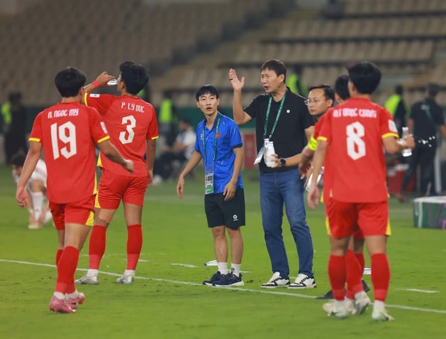 Vietnam U23 erreicht das asiatische Halbfinale und steht damit überraschend an der Spitze der Liste der Sportveranstaltungen in Indonesien und „schlägt“ sogar… - Bild 1.