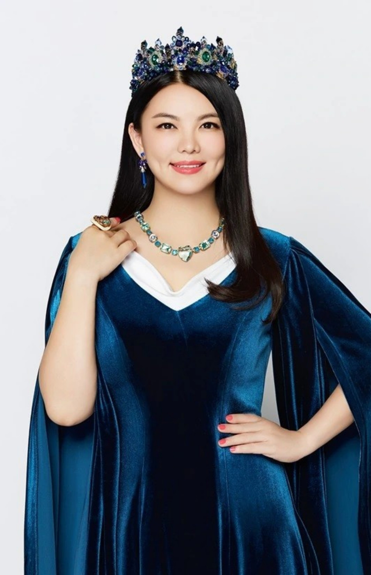 https://static-images.vnncdn.net/vps_images_publish/000001/000003/2026/1/17/batch-mc-giau-nhat-trung-quoc-voi-hon-70-can-nha-song-nhu-ba-hoang-109-2053.jpg