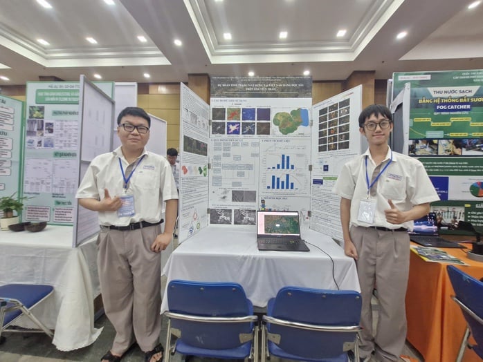 Studenten in Ho-Chi-Minh-Stadt erforschen die Drohnentechnologie zur Unterstützung der Brandbekämpfung - Foto 4.