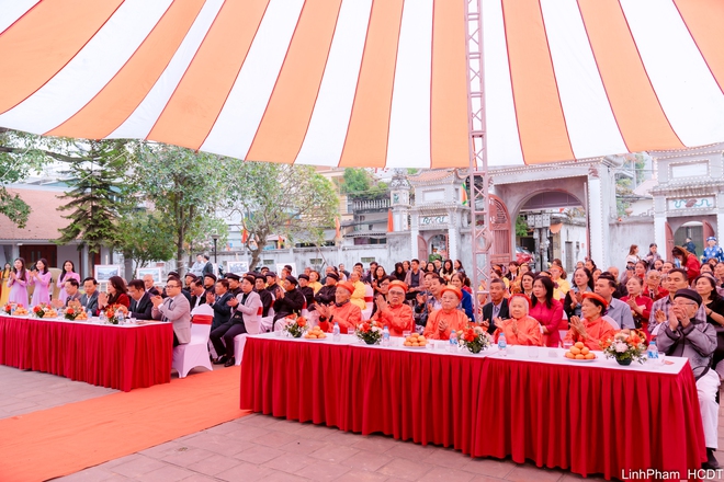 Phường Việt Hưng gìn giữ và lan tỏa giá trị văn hóa qua Lễ giỗ Trạng Trình Nguyễn Bỉnh Khiêm- Ảnh 5.