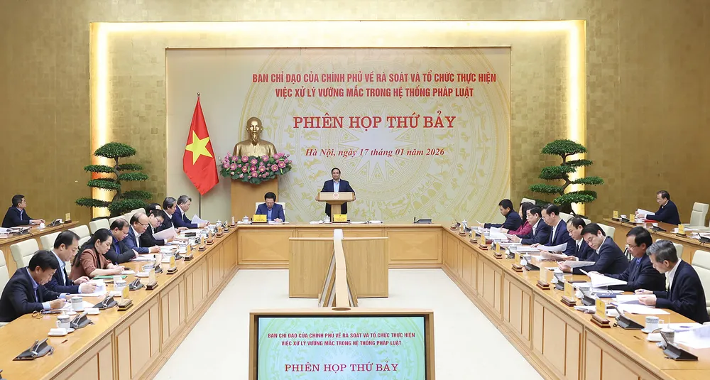 El Primer Ministro Pham Minh Chinh presidió la séptima reunión del Comité Directivo para revisar y resolver los obstáculos en el sistema legal.