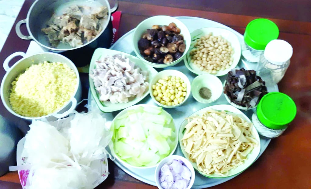 مواد لازم برای پختن غذای «لائو نائو» (یک غذای آشفته).