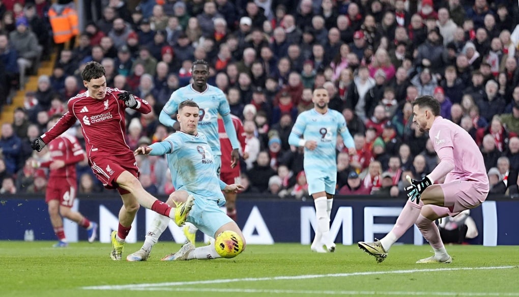 Liverpool menggeser Man Utd keluar dari posisi 4 besar Liga Premier - 2