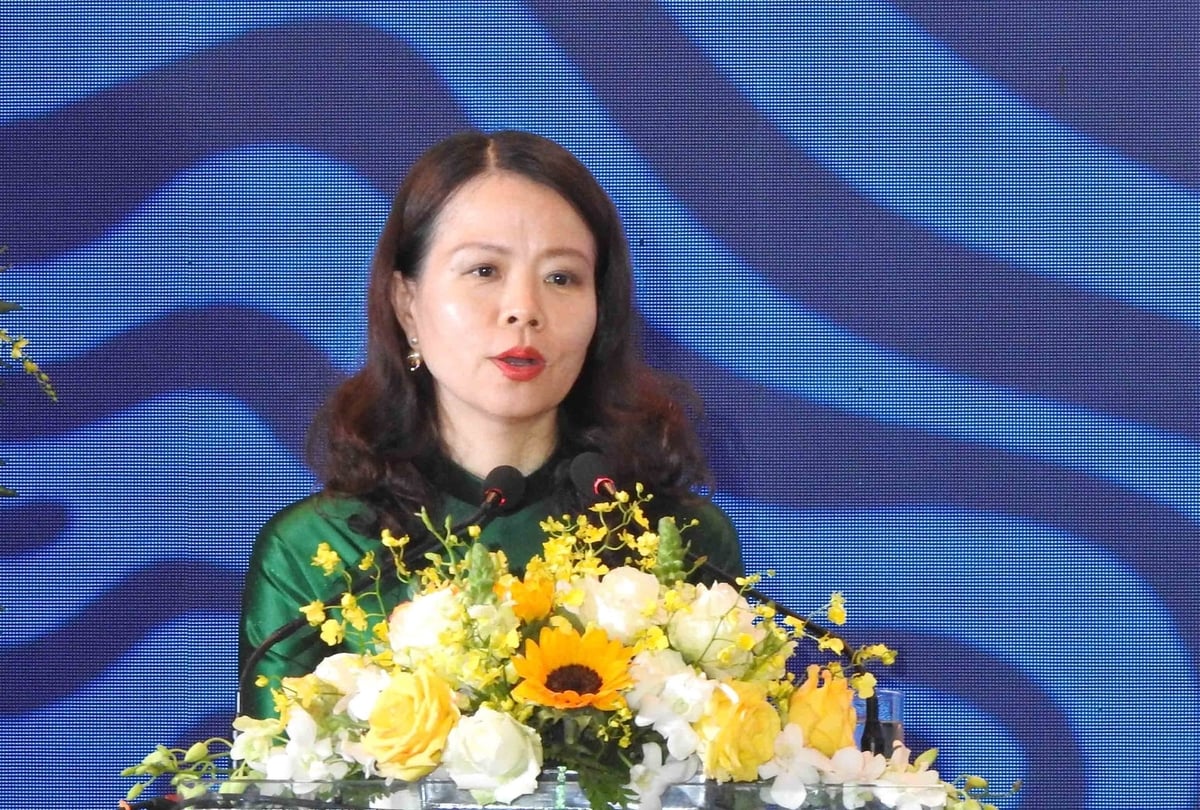 Thứ trưởng Bộ Ngoại giao Nguyễn Minh Hằng chia sẻ tại Lễ tổng kết. Ảnh: Sơn Trang.