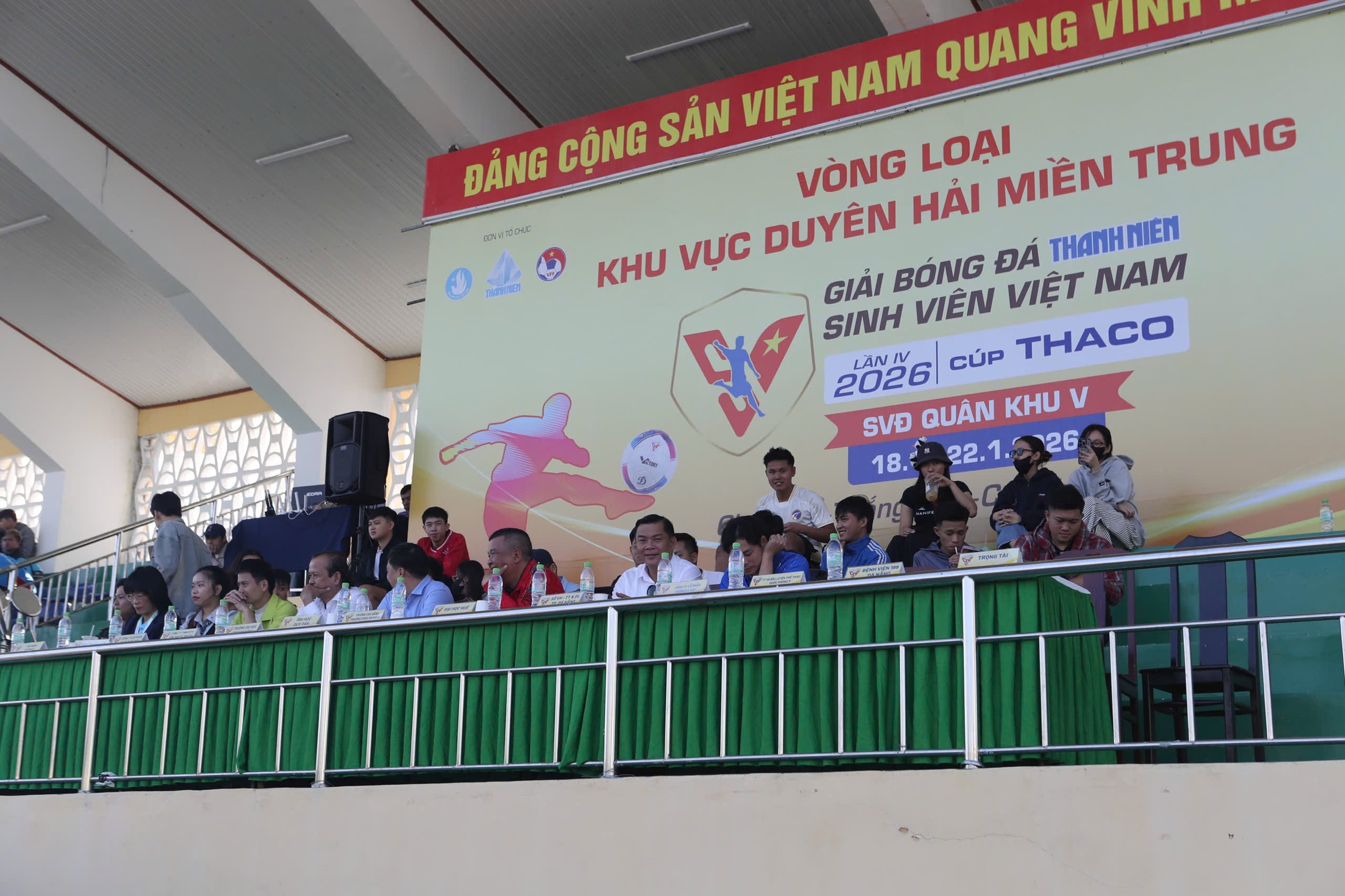 Khai mạc khu vực Duyên hải miền Trung: Lan tỏa không chỉ tình yêu bóng đá...- Ảnh 1.