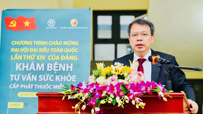 Học viện Y - Dược học cổ truyền Việt Nam khám chữa bệnh miễn phí 2.500 người dân - Ảnh 2.
