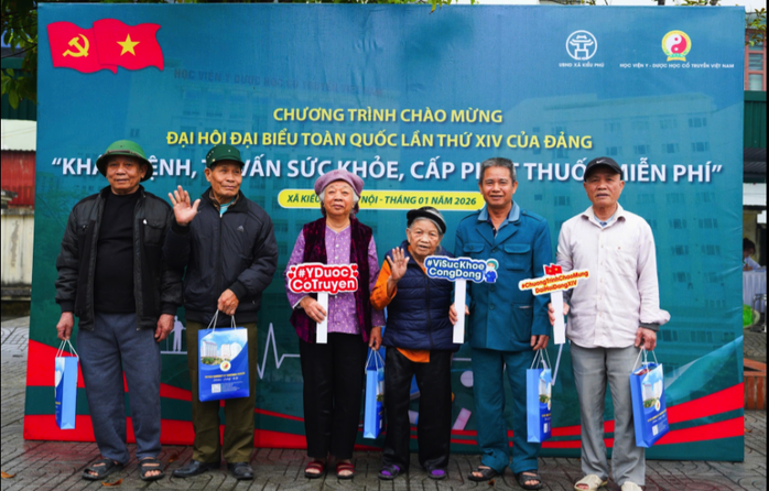 Học viện Y - Dược học cổ truyền Việt Nam khám chữa bệnh miễn phí 2.500 người dân - Ảnh 5.