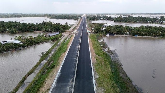 Il tratto dell'autostrada Hau Giang - Ca Mau che attraversa la città di Can Tho sarà completato entro la fine del 2025.