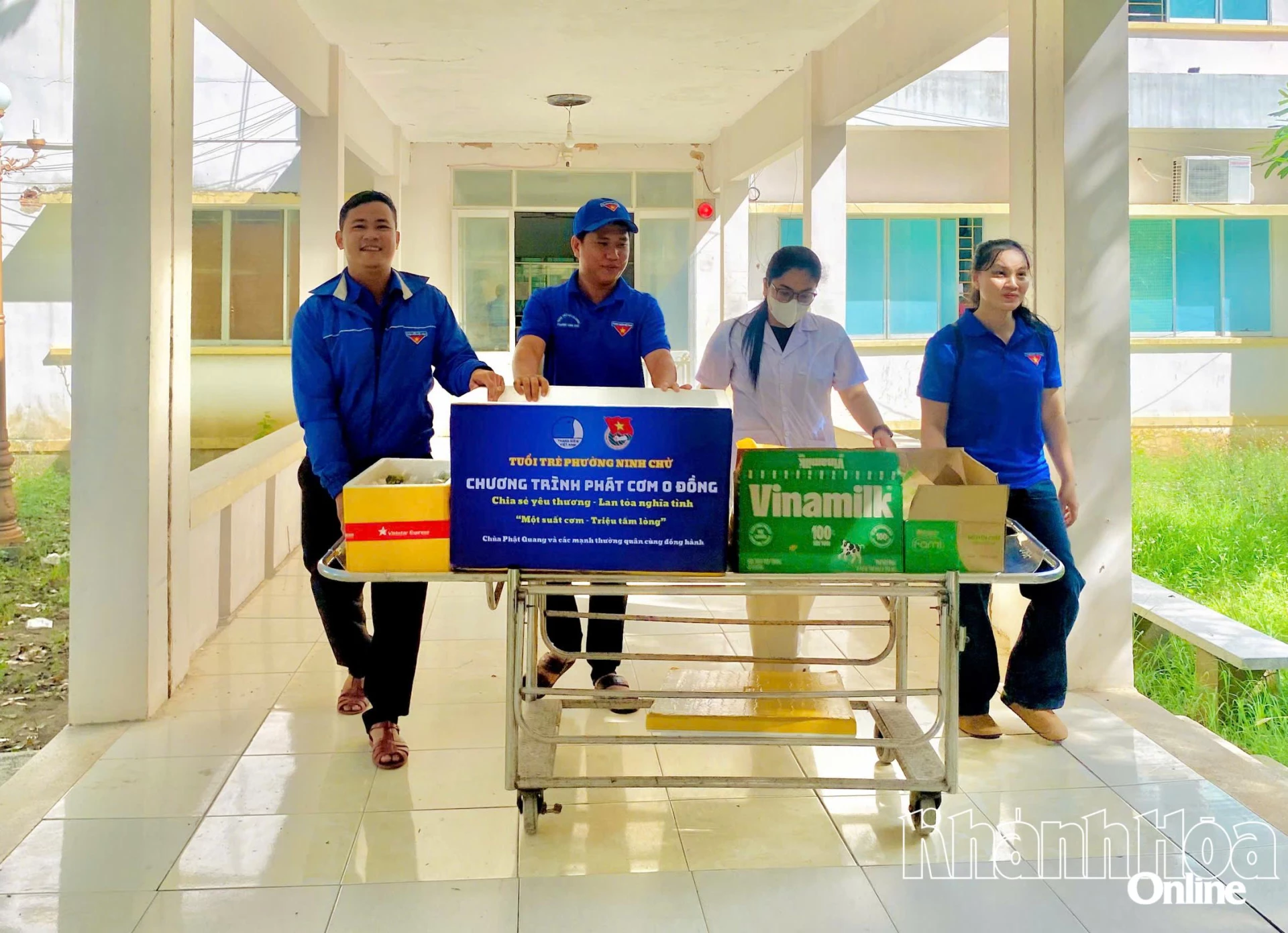 The Ninh Chử Ward Youth Union's Free Meal Program.