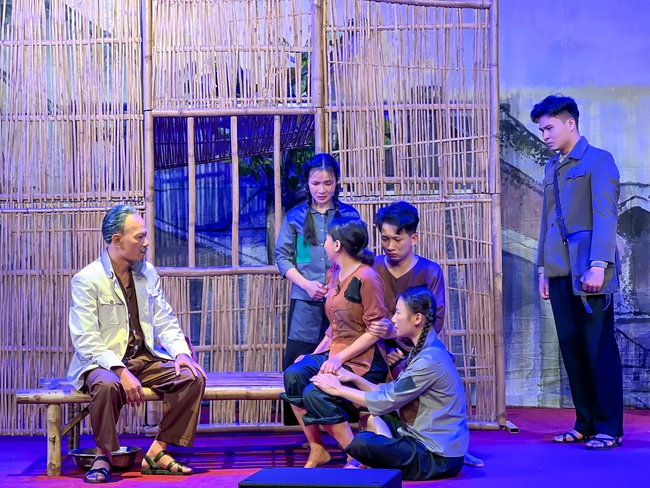 Sôi động các chương trình nghệ thuật chuyên nghiệp chào mừng Đại hội lần thứ XIV của Đảng - Ảnh 1.