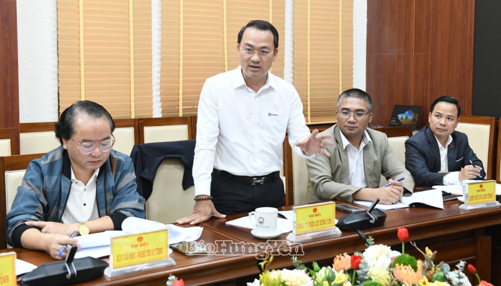 Đại biểu các sở, ngành thảo luận tại cuộc họp.