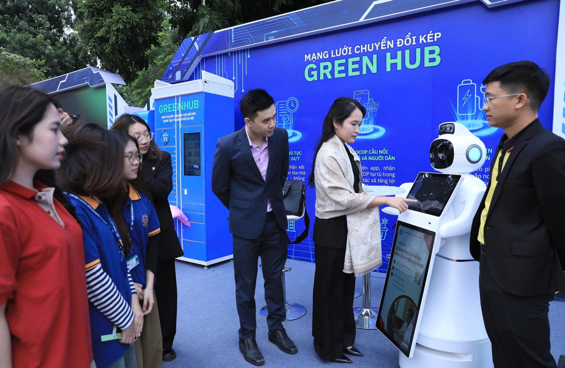 Memperkenalkan produk teknologi di Pameran Rangkaian Inovasi Hanoi. - anh-viet-thanh.jpg