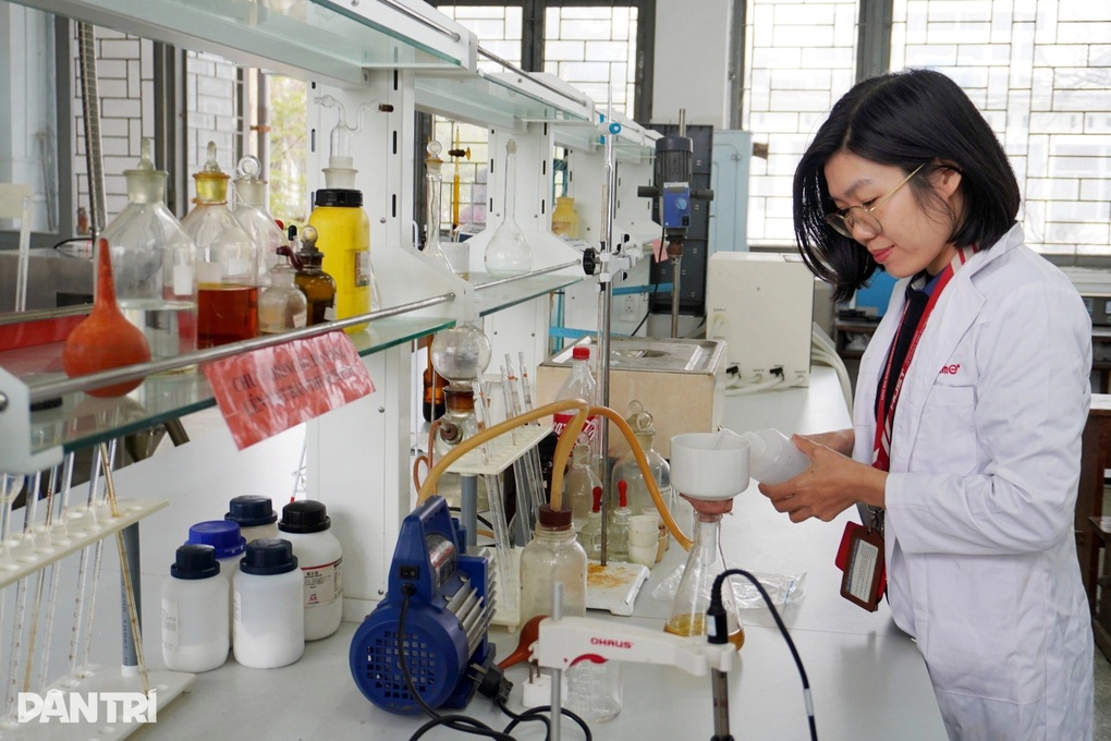 Une doctorante vietnamienne crée des matériaux de haute technologie à partir de déchets et remporte un prix asiatique - 2