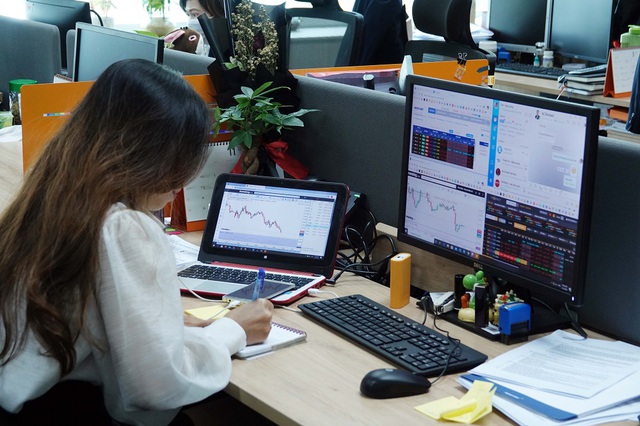 Công ty chứng khoán dồn dập báo lợi nhuận kỷ lục - Ảnh 1.