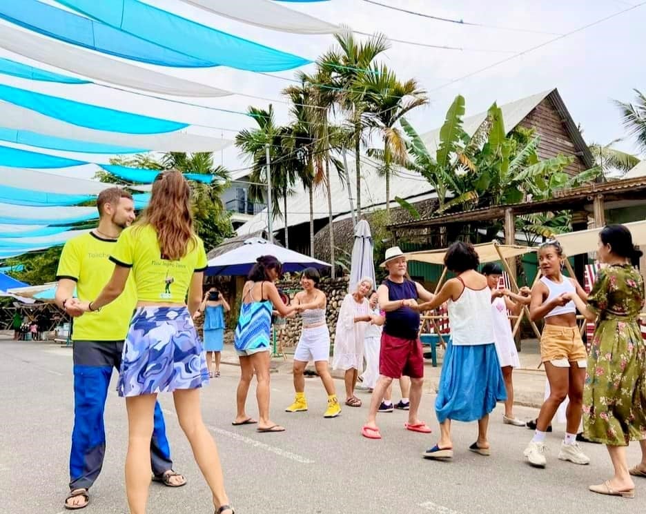 Visita al mercato locale di Tan Thanh, alla scoperta dei sapori del Tet in campagna - foto 3