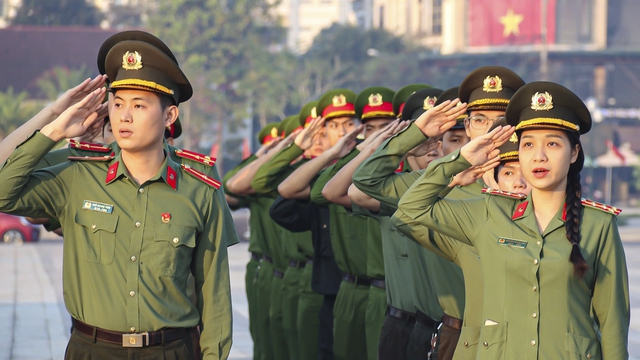 Quảng Ngãi: Hơn 500 đoàn viên thanh niên chào cờ chào mừng Đại hội XIV của Đảng - Ảnh 6.