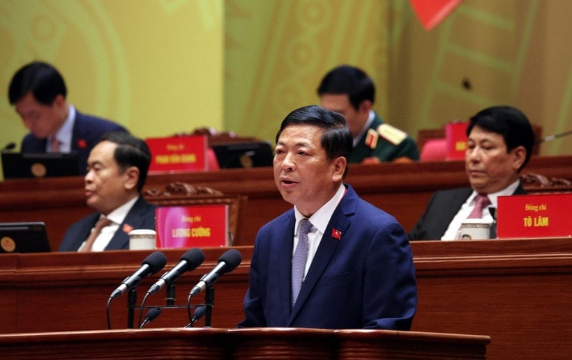 Il compagno Tran Hong Minh, membro del Comitato Centrale del Partito, Segretario del Comitato del Partito e Ministro delle Costruzioni, ha presentato un documento sul tema