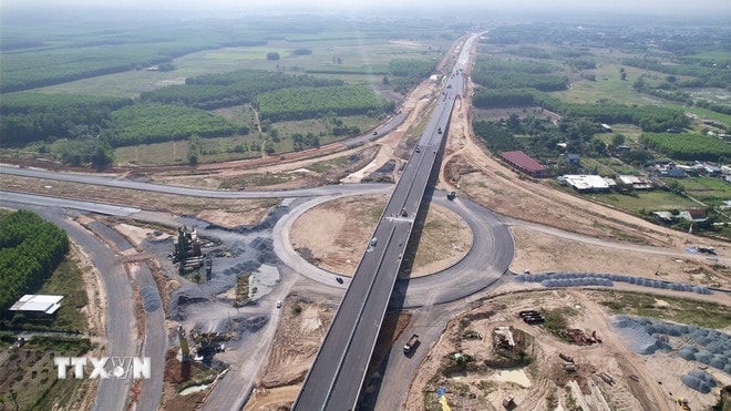 Lo svincolo sulla tangenziale 3 di Ho Chi Minh City, nel tratto che attraversa Dong Nai, è attualmente in costruzione. (Foto: Cong Phong/TTXVN) ttxvn-nhieu-du-an-trong-diem-tai-dong-nai-se-hoan-thanh-trong-nam-2026.jpg