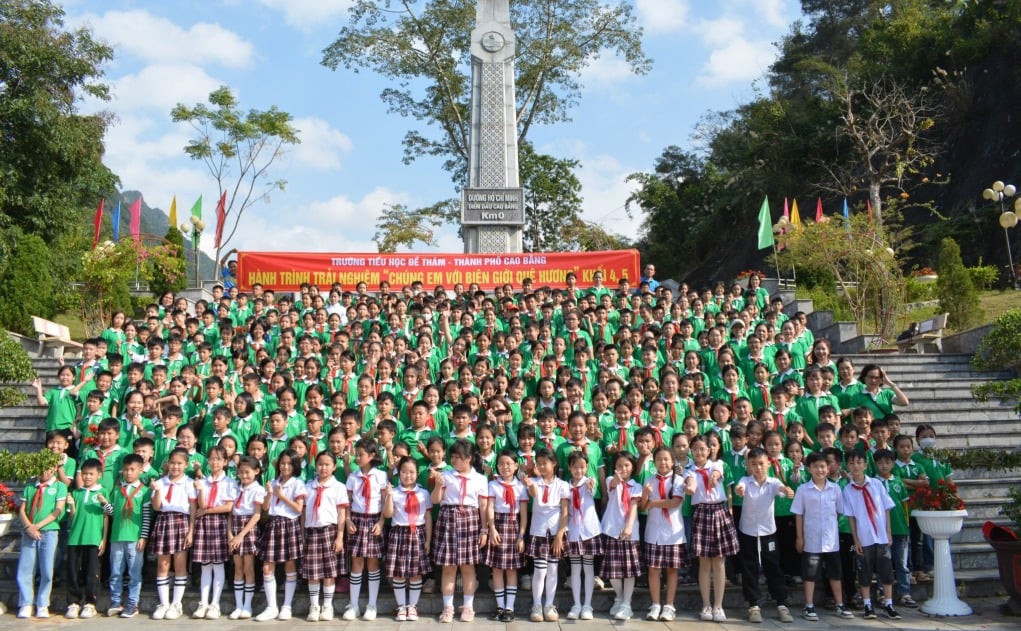 Hoạt động Đội của thiếu nhi Cao Bằng tại “địa chỉ đỏ” Khu di tích Quốc gia đặc biệt Pác Bó.