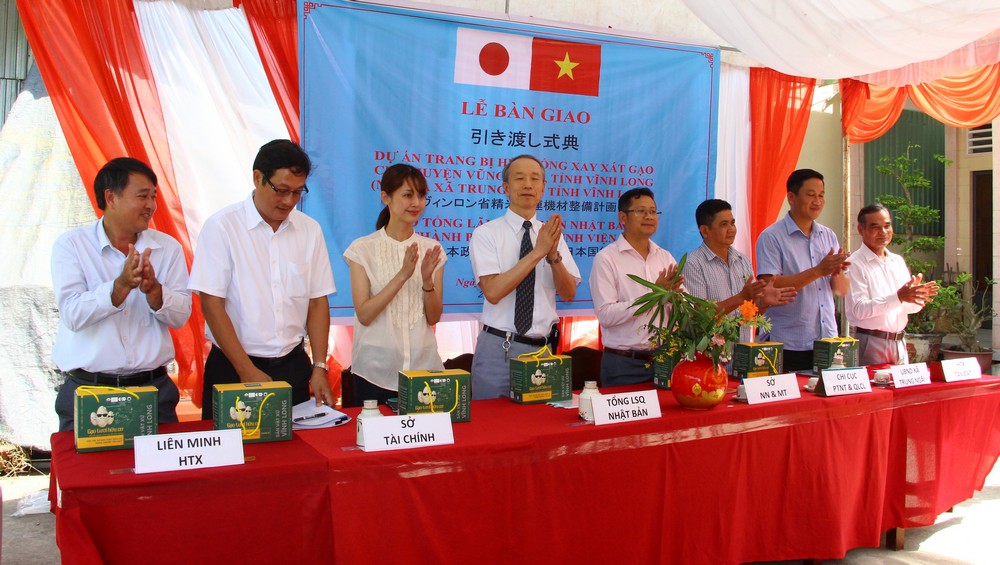  Các đại biểu tham dự buổi lễ bàn giao dự án.