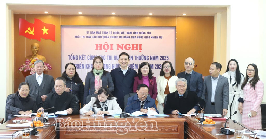 Các đơn vị trong khối thi đua ký kết giao ước thi đua năm 2026. 